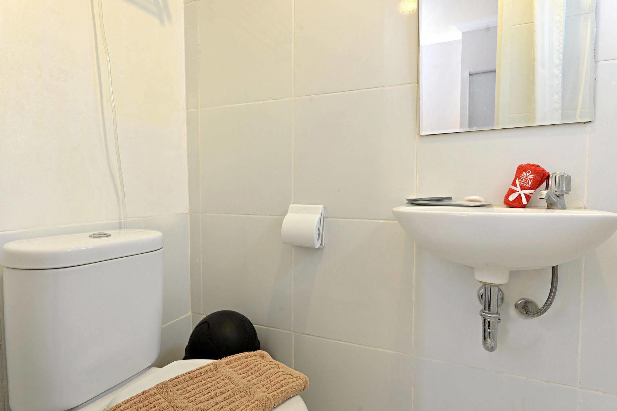 Zen Rooms Basic Tangerang Aeropolis Экстерьер фото
