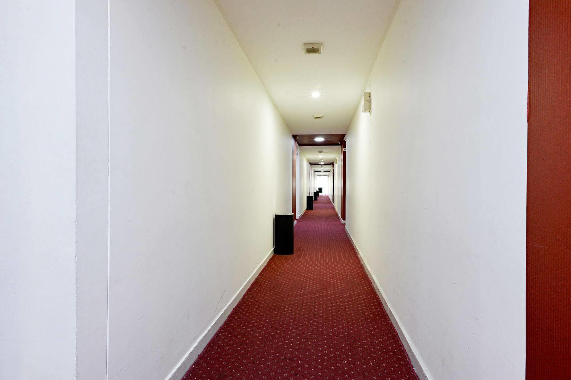 Zen Rooms Basic Tangerang Aeropolis Экстерьер фото