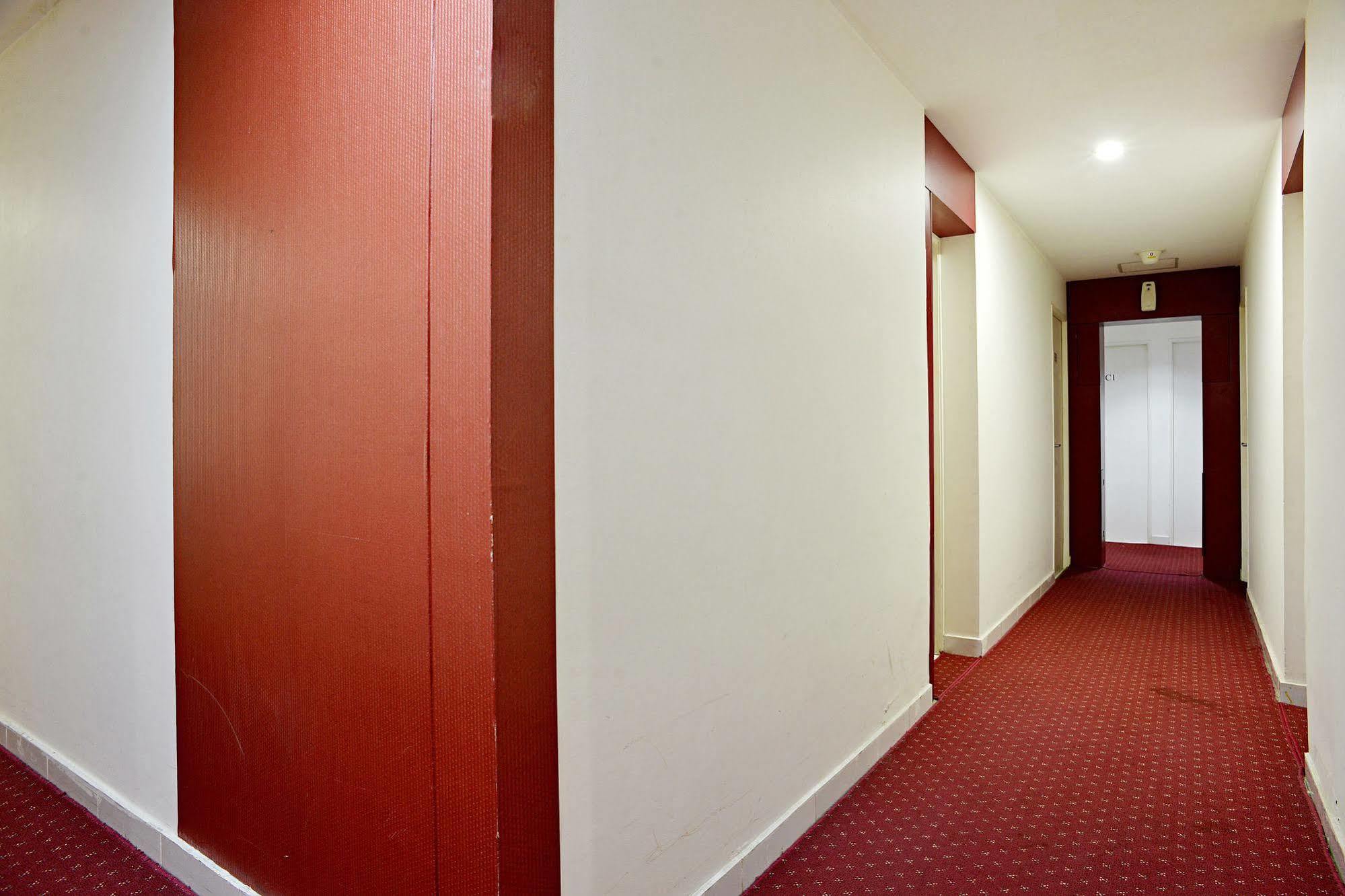 Zen Rooms Basic Tangerang Aeropolis Экстерьер фото